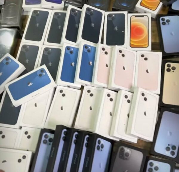 MIX-IPHONE-PALLETS.jpg